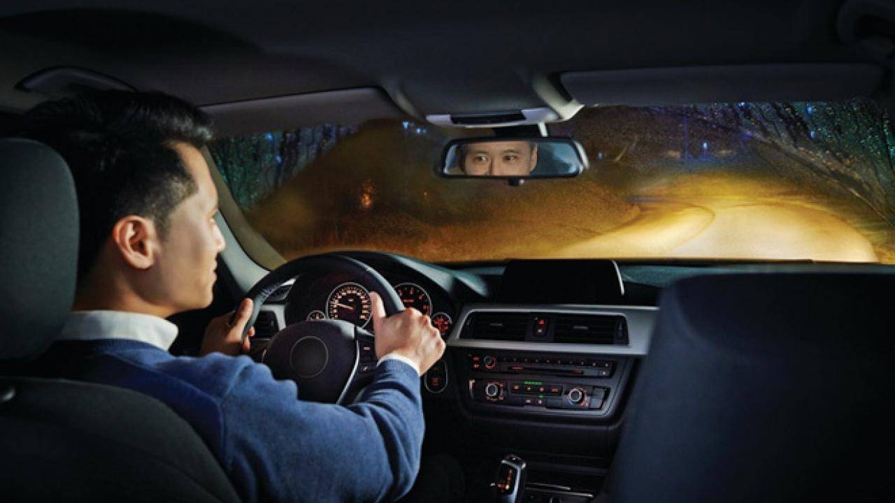 Chú ý kính chiếu hậu khi lái xe